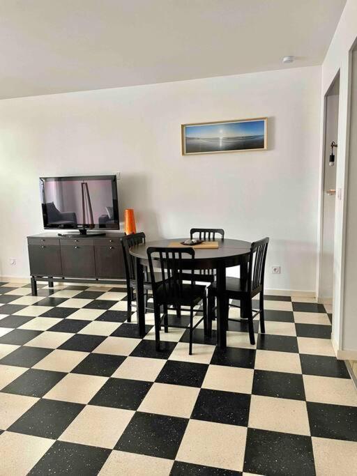 Au Parisien Apartment Ault Exterior photo